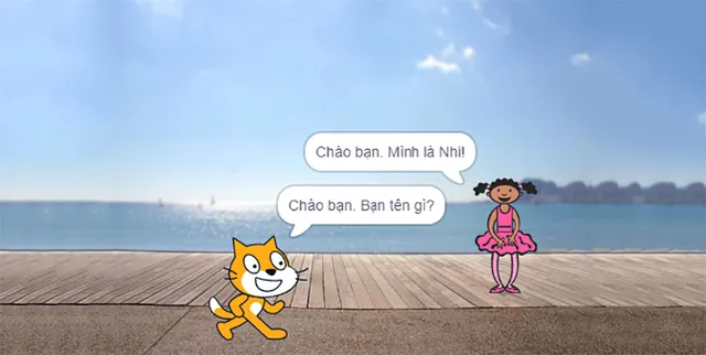 Hình minh hoạ: mèo Scratch nói Chào bạn. Bạn tên gì?, bạn nữ đáp Chào bạn. Mình là Nhi!, nền là bến cảng bờ biển