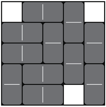 Bảng 5 × 5 đã xếp các mảnh domino màu xám, còn ba ô trống màu trắng không kề nhau